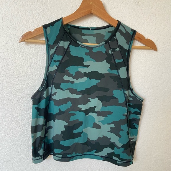 EUC Lululemon Sculpt Cropped Tank Size 4 Teal Camo hctt rnfg - Picture 3 of 6